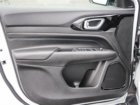 New 2026 Jeep Compass Latitude image 19