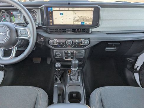 Used 2025 Jeep Wrangler Unlimited Sahara AWD/4WD image 7