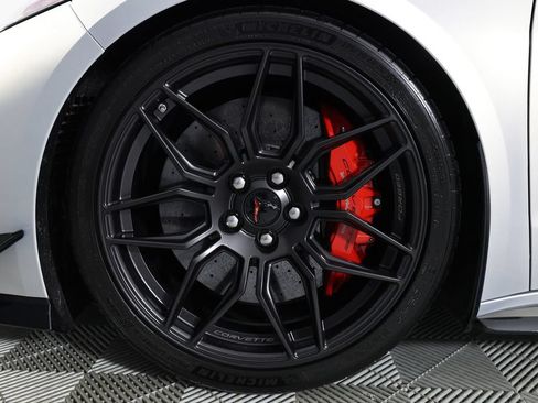 Used 2024 Chevrolet Corvette Z06 RWD image 45