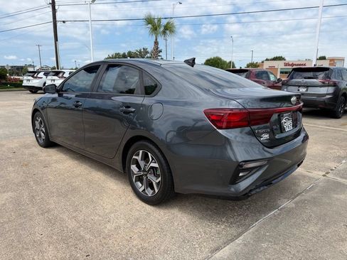 Used 2019 Kia Forte LXS FWD image 3