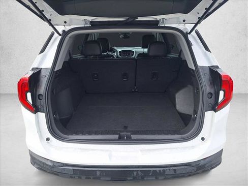 Used 2021 GMC Terrain SLE image 17