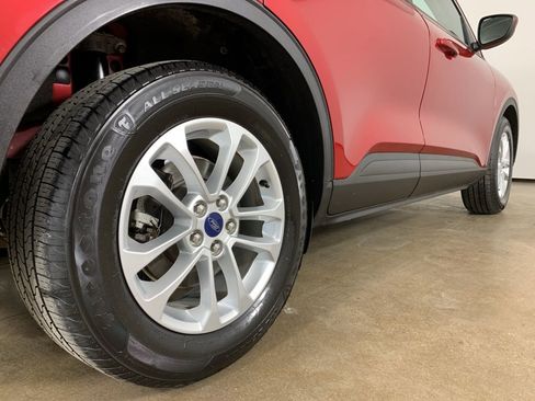 Used 2020 Ford Escape SE image 9