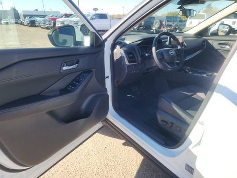 Certified 2025 Nissan Rogue SV w/ SV Premium Package image 7