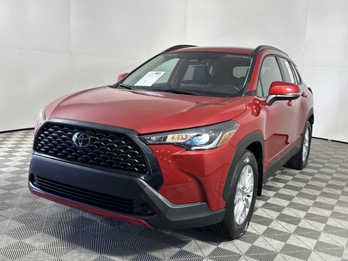 Used 2024 Toyota Corolla Cross LE image 4