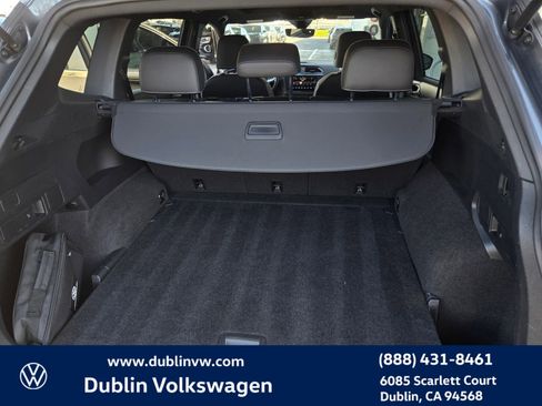 Used 2023 Volkswagen Tiguan SE R-Line image 23