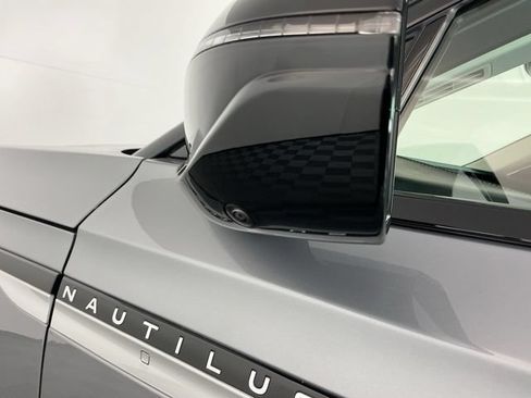 Used 2025 Lincoln Nautilus Reserve AWD/4WD image 11