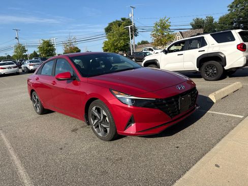 Used 2023 Hyundai Elantra SEL w/ Convenience Package FWD image 3