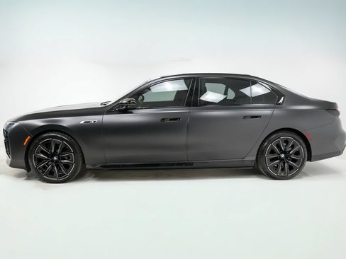 Used 2024 BMW i7 M70 w/ Executive Package AWD/4WD image 2