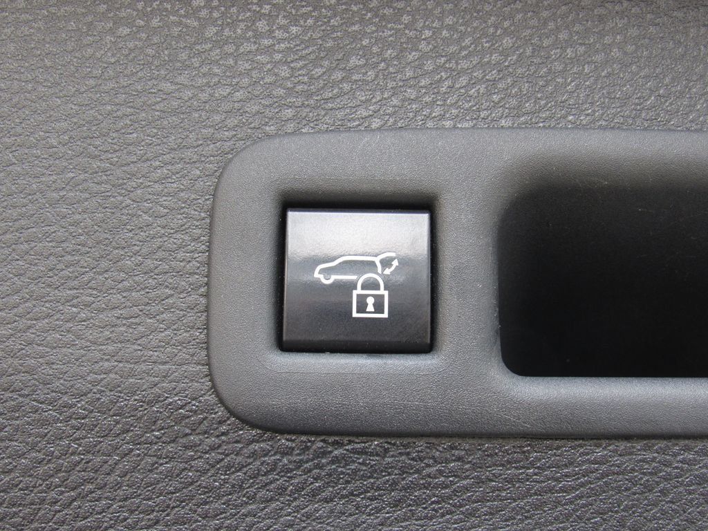 Certified 2025 Toyota Sienna XLE FWD image 25
