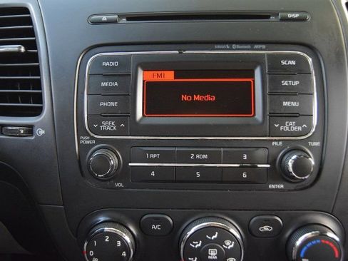 Used 2015 Kia Forte LX image 28