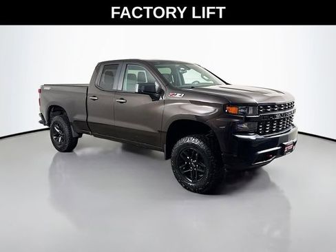 Used 2019 Chevrolet Silverado 1500 Custom Trail Boss w/ Custom Convenience Package AWD/4WD image 2