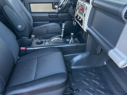 Used 2014 Toyota FJ Cruiser 4WD w/ Upgrade Package image 15