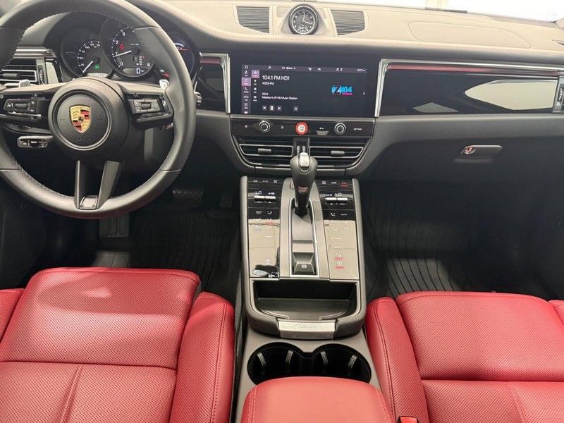 Certified 2025 Porsche Macan AWD/4WD image 12