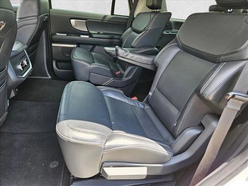 Used 2025 Ford Expedition Platinum AWD/4WD image 13