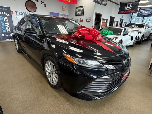 Used 2018 Toyota Camry LE image 13