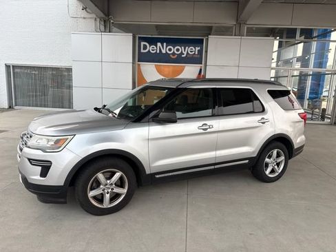 Used 2018 Ford Explorer XLT FWD image 2