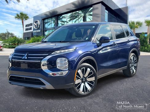 Used 2025 Mitsubishi Outlander AWD image 1