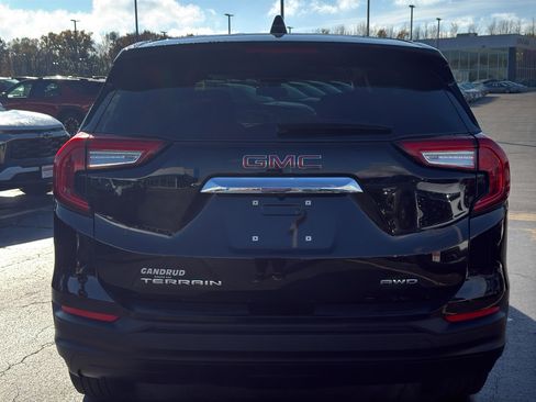 Used 2024 GMC Terrain SLE image 7