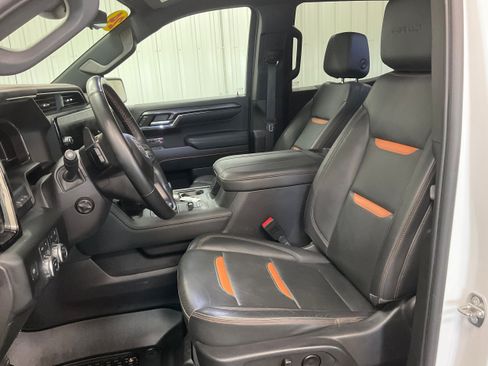 Used 2024 GMC Sierra 1500 AT4 w/ Technology Package AWD/4WD image 12