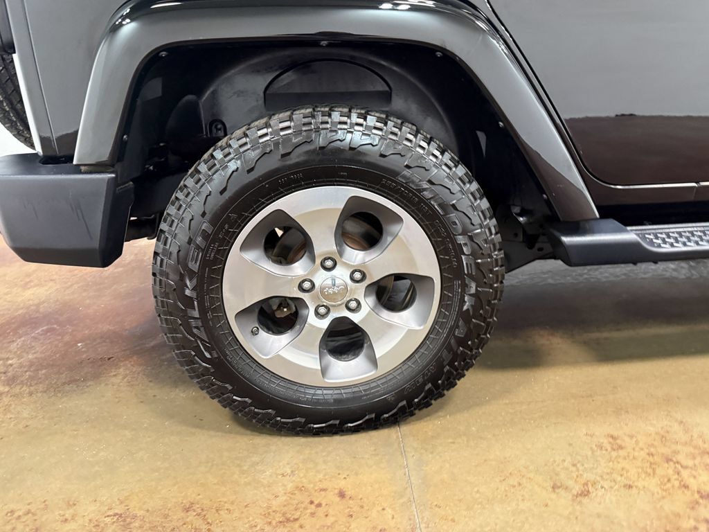 Used 2018 Jeep Wrangler Unlimited Sahara AWD/4WD image 89