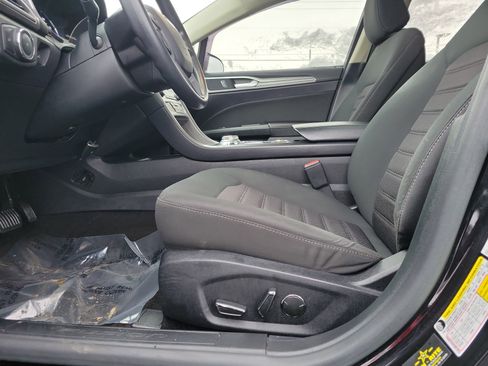 Used 2020 Ford Fusion SE image 16