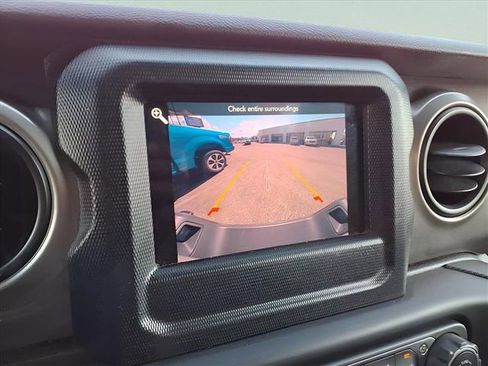 Used 2021 Jeep Gladiator Sport image 12