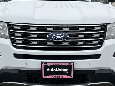 Used 2017 Ford Explorer XLT w/ Equipment Group 201A image 9