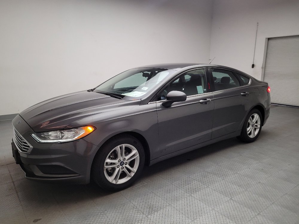 Used 2018 Ford Fusion SE w/ Fusion SE Technology Package FWD image 2