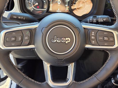 Used 2025 Jeep Wrangler Unlimited Sahara AWD/4WD image 34