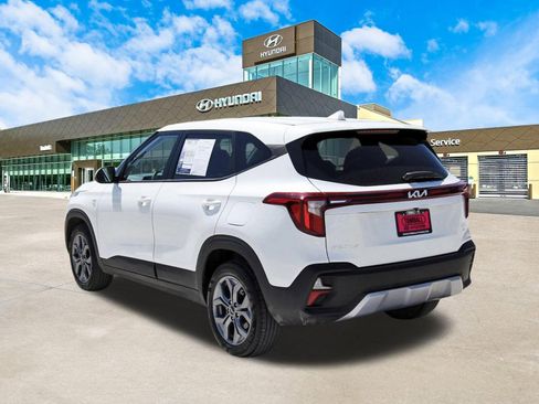 Used 2024 Kia Seltos LX AWD/4WD image 8
