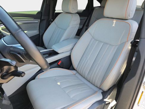 Certified 2024 Audi Q8 e-tron Prestige AWD/4WD image 18