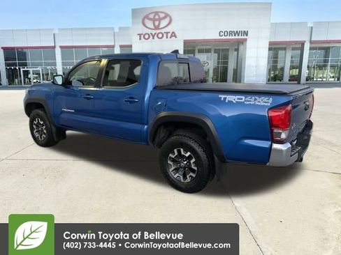 Used 2017 Toyota Tacoma TRD Off-Road image 3