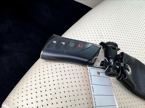 Used 2020 Lexus GX 460 Luxury w/ Accessory Package image 15