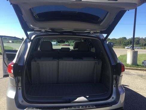 Used 2019 Toyota Highlander XLE AWD/4WD image 23