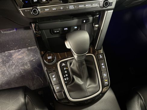 Certified 2025 Kia Seltos SX w/ SX Sunroof Package image 25