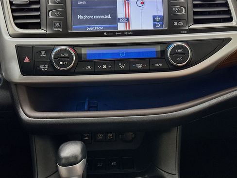 Used 2018 Toyota Highlander Limited image 13