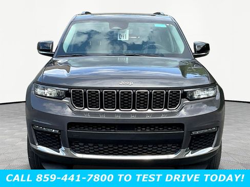 Used 2022 Jeep Grand Cherokee L Limited AWD/4WD image 2