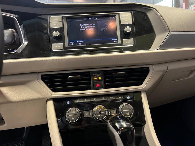 Certified 2024 Volkswagen Jetta SE FWD image 24