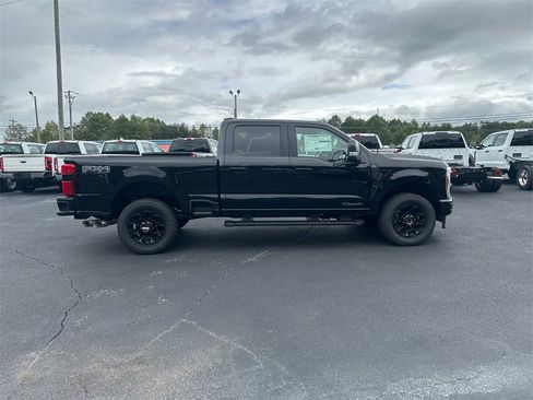 New 2026 Ford F250 Lariat w/ Black Appearance Package image 4