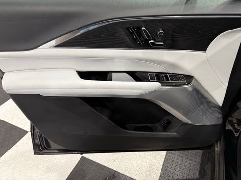 Used 2024 Cadillac Lyriq Sport image 15