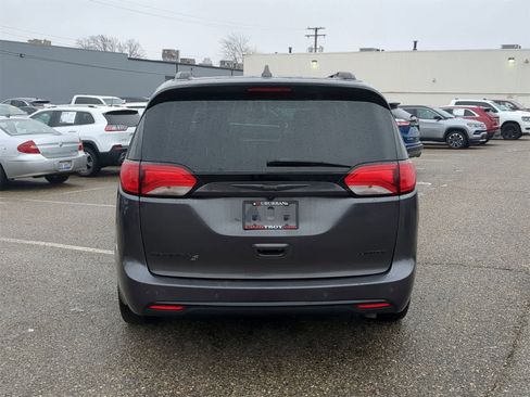 Certified 2019 Chrysler Pacifica Limited w/ S Appearance Package image 13
