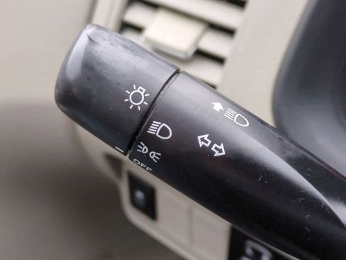 Used 2013 Toyota Corolla LE image 26