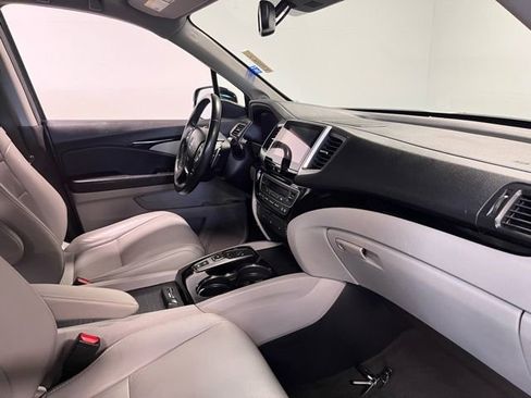 Used 2017 Honda Pilot Touring image 12