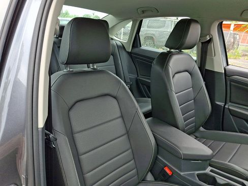 Used 2024 Volkswagen Jetta SE FWD image 13
