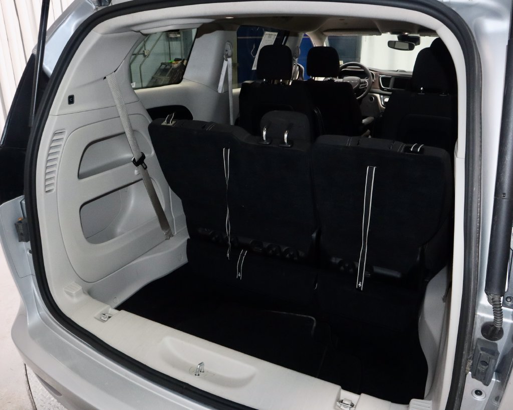 Used 2023 Chrysler Voyager LX FWD image 14