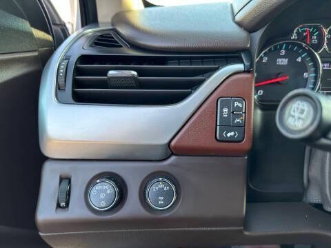 Used 2019 Chevrolet Suburban Premier AWD/4WD image 36