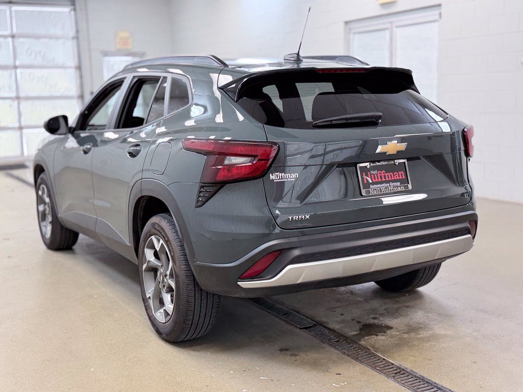 Used 2025 Chevrolet Trax LT w/ Driver Confidence Package FWD image 7