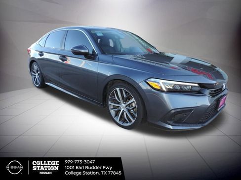 Used 2023 Honda Civic Touring image 3