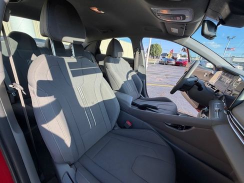 Used 2024 Hyundai Elantra SEL FWD image 24