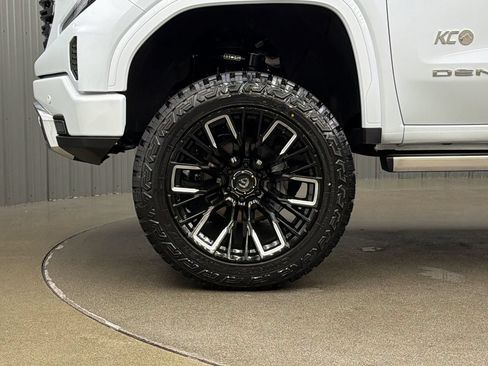 Used 2026 GMC Sierra 1500 Denali Ultimate AWD/4WD image 9